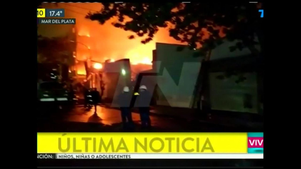 CNNE 745848 - feroz incendio en mar del plata