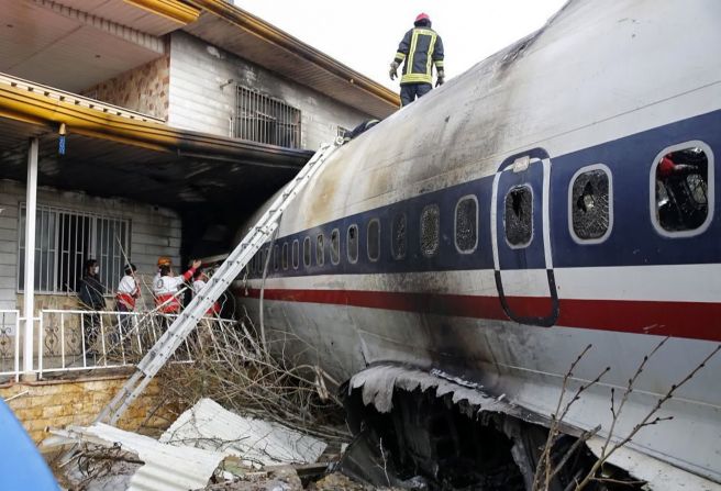 14 de enero: Un avión de carga se estrelló al aterrizar en el aeropuerto de Fath cerca de Karaj, Irán. El accidente mató a 15 personas a bordo, según los medios estatales iraníes.