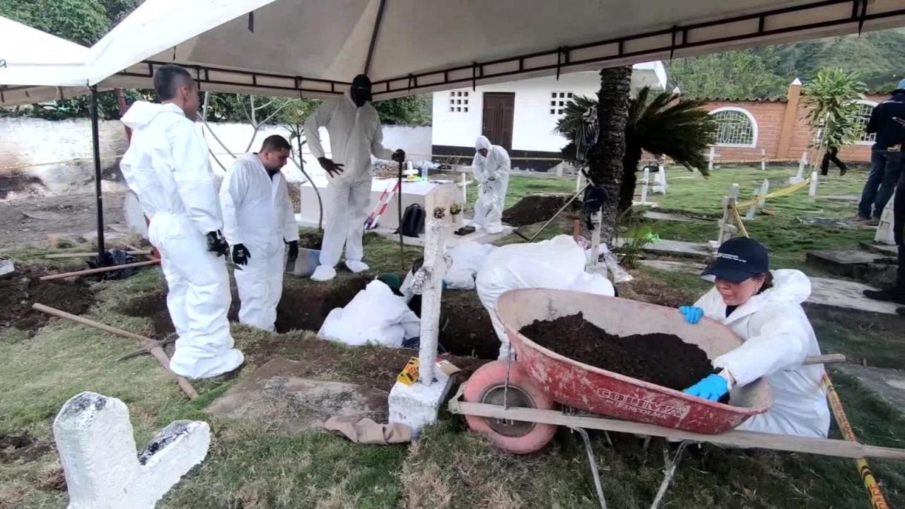 CNNE 746151 - hallan al menos 7 cuerpos en fosa clandestina en colombia