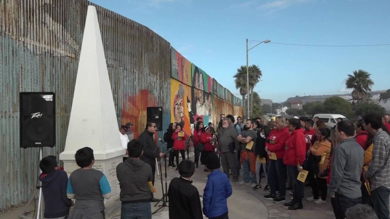 CNNE 746181 - asi fue la posada en la frontera de ee-uu- y mexico