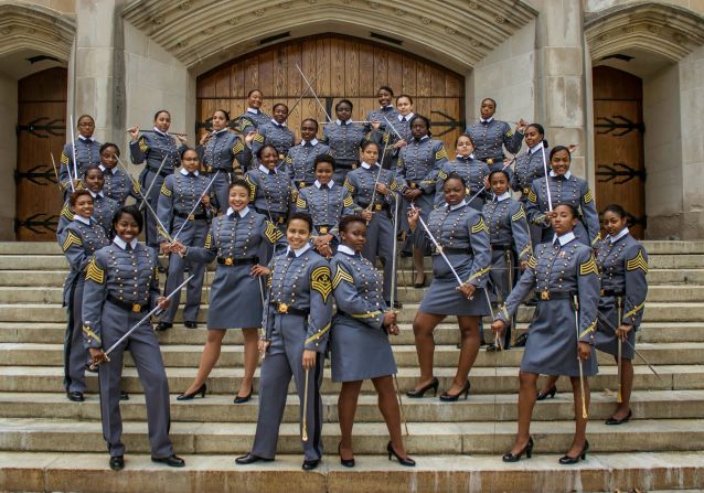 7 de mayo: Estas cadetes son algunas de las 34 mujeres negras que se graduaron de la Academia Militar de Estados Unidos en West Point. Es la clase más grande de mujeres negras que se gradúan juntas, dijo el portavoz de West Point, Frank Demaro.