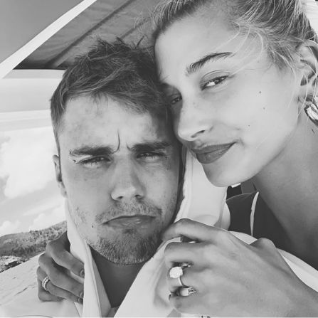 El cantante Justin Bieber publicó esta selfie mienras él y su esposa, Hailey Baldwin, estaban de vacaciones el 17 de agosto. En una publicación de Instagram en marzo, Bieber les dijo a sus fanáticos que estaba esperando un nuevo álbum mientras se enfocaba en "reparar algunos de los problemas profundamente arraigados que tengo como la mayoría de nosotros, para que no me desmorone, para poder mantener mi matrimonio y ser el padre que quiero ser".