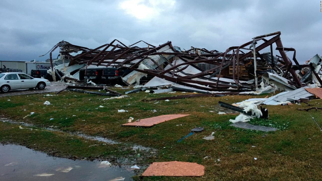 CNNE 746758 - tornados causaron destruccion en mississippi