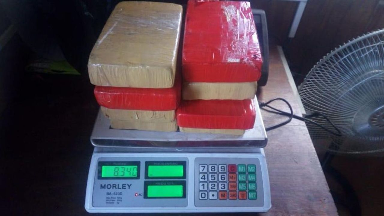 CNNE 746907 - detienen a diplomatico boliviano con ocho kilos de cocaina