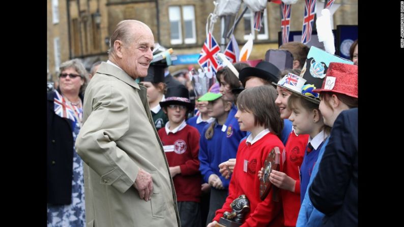 El príncipe Felipe visita la Abadía de Sherborne durante la gira del Jubileo de Diamante de su esposa, en mayo de 2012.