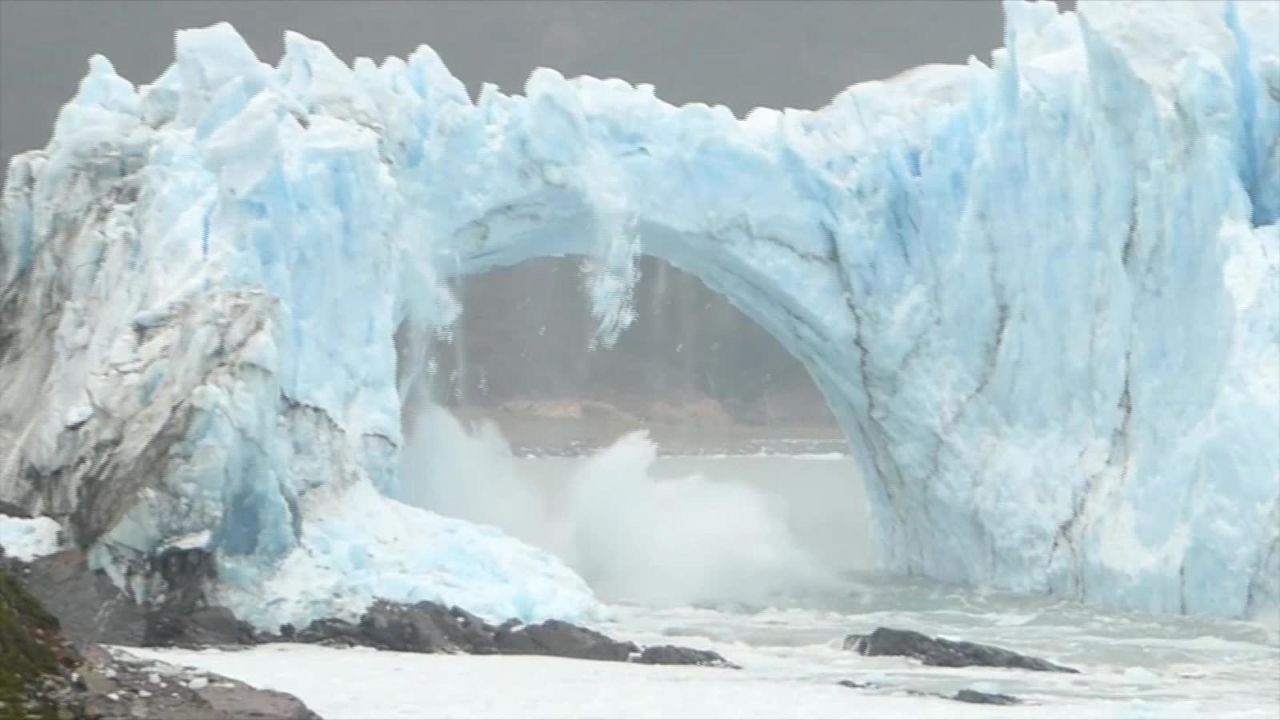 CNNE 749071 - mira las espectaculares rupturas del glaciar perito moreno