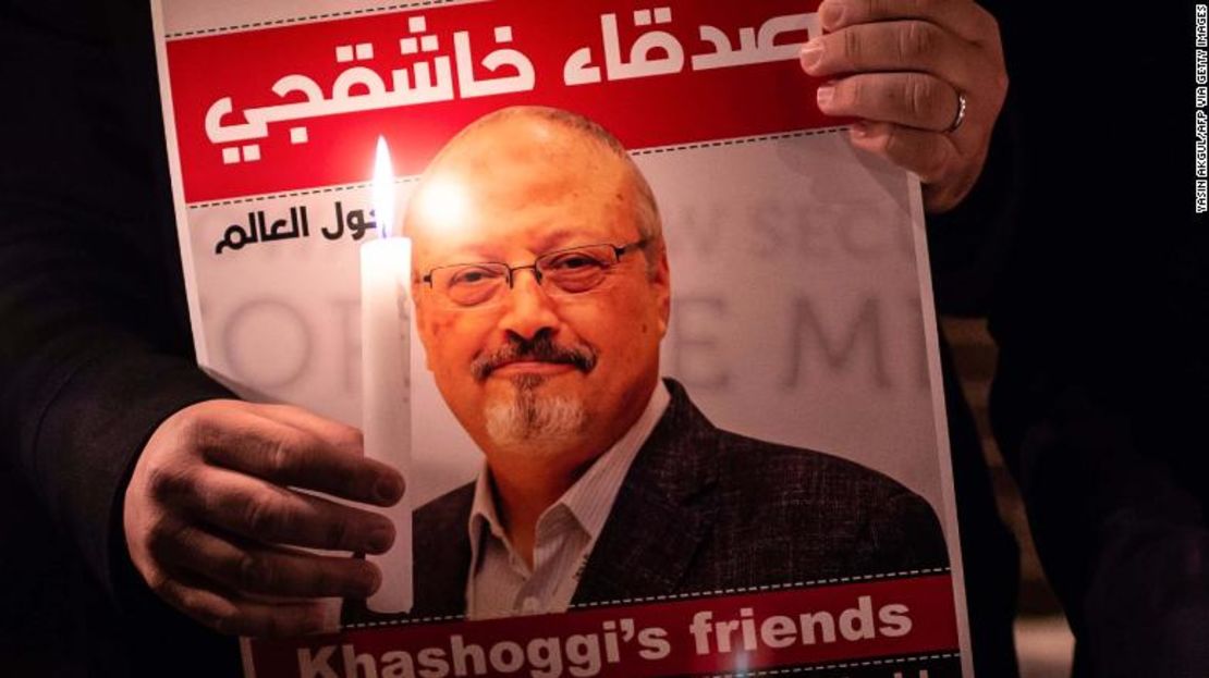 Jamal Khashoggi, colaborador de The Washington Post, fue asesinado el 2 de octubre de 2018, durante una visita al consulado saudita en Estambul a donde fue para obtener el papeleo antes de casarse con su prometida turca.