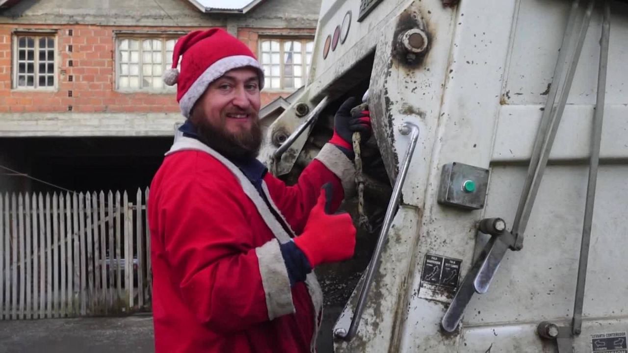 CNNE 749790 - papa noel es recolector de basura en este pueblo argentino