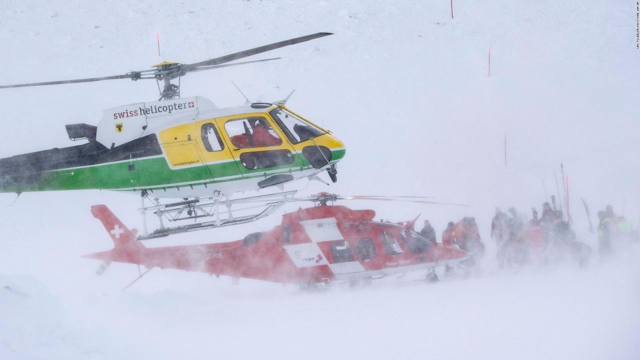 CNNE 750753 - tenso rescate tras una avalancha en los alpes suizos