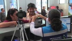 CNNE 751448 - ecuador emite casi 11 mil visas humanitarias a venezolanos