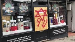 CNNE 751693 - grafitis antisemitas en londres