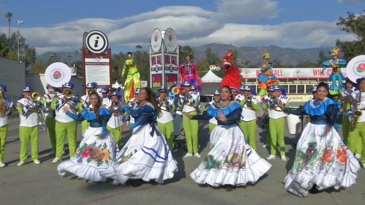 CNNE 752394 - banda de el salvador, estrellas del desfile de las rosas