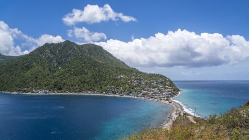 Dominica: Esta exuberante isla del Caribe Oriental sufrió grandes daños por el huracán María en 2017, pero "Nature Island" se ha recuperado con un compromiso con la construcción sostenible y resistente al clima y un enfoque renovado en el ecoturismo.