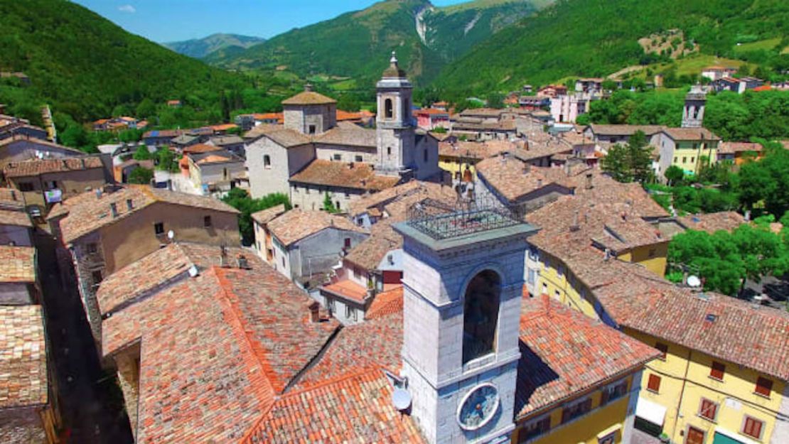 Cantiano está situado cerca de Via Flaminia, una de las rutas más antiguas de Italia.