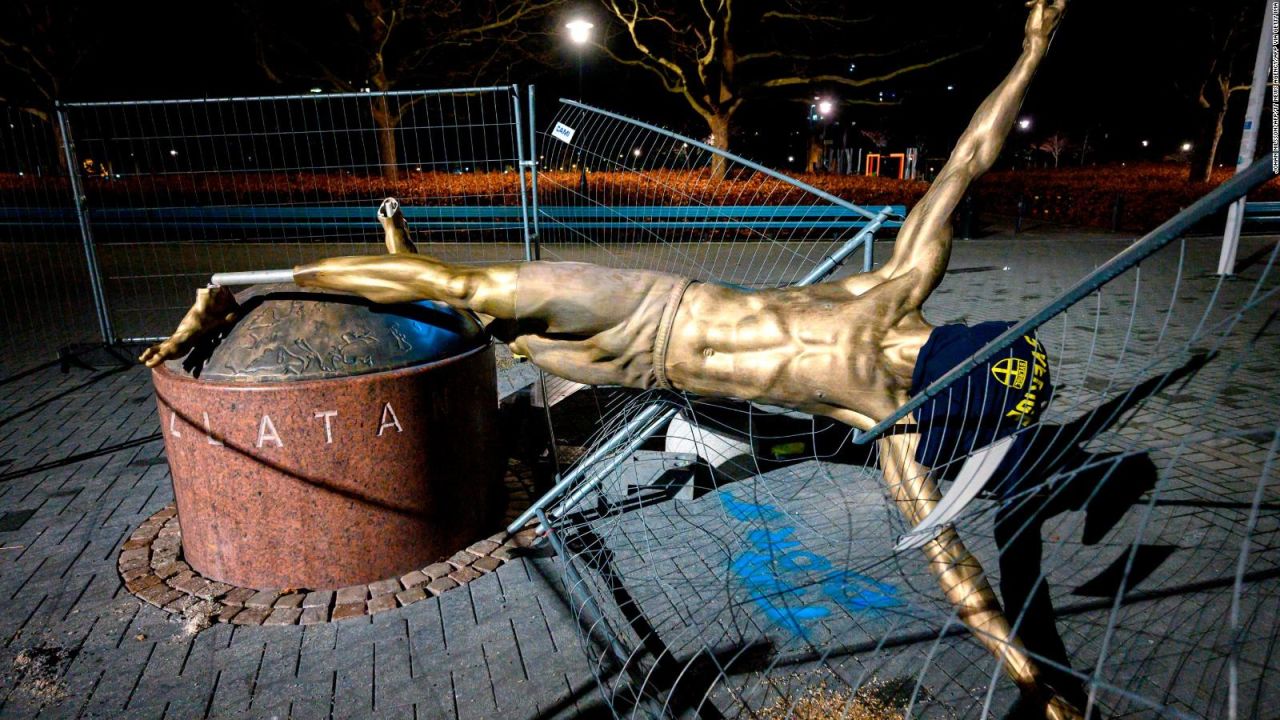 CNNE 754408 - vandalizan de nuevo estatua de zlatan ibrahimovic en malmo, suecia