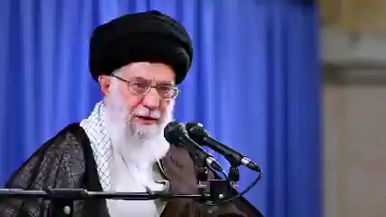 CNNE 755241 - khamenei- si nos golpean, devolveremos el golpe