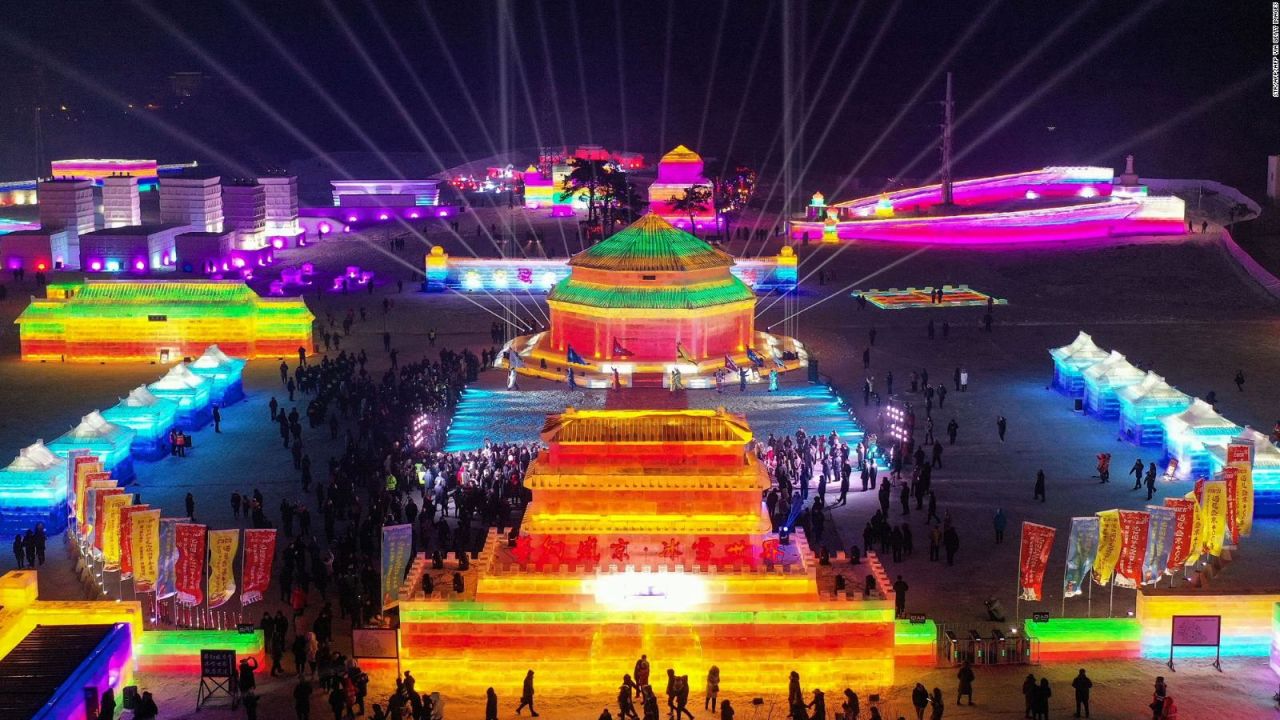 CNNE 755555 - inauguran una ciudad hecha de hielo en china