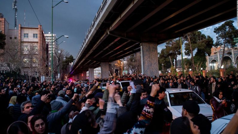 Miles de manifestantes salieron a las calles de Irán durante dos días para condenar a las autoridades iraníes por derribar un avión de pasajeros ucraniano y matar a las 176 personas a bordo.