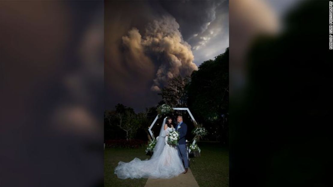 CNNE 757672 - cnn volcan boda