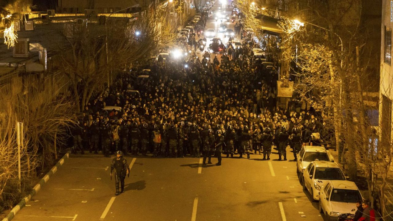 CNNE 757891 - protestas en iran por el derribo del avion ucraniano