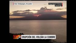 CNNE 757941 - ecuador- erupcion del volcan la cumbre