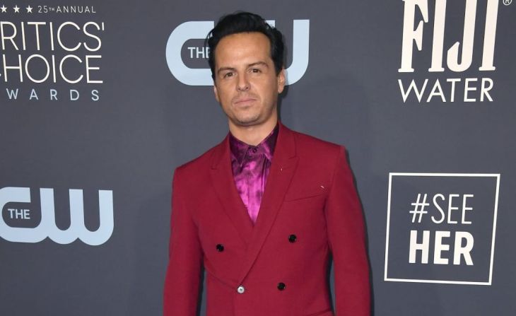 El actor de "Fleabag" Andrew Scott llegó a los Critics Choice Award con un atrevido traje rojo sobre una camisa magenta