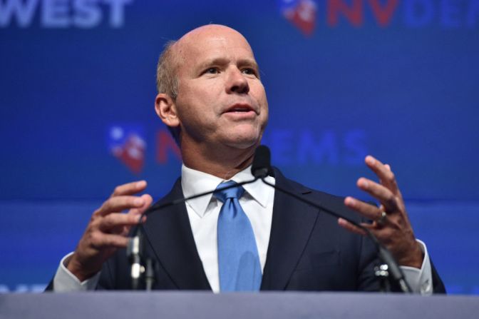 Exrepresentante a la Cámara por Maryland John Delaney. 56 años. Maryland.