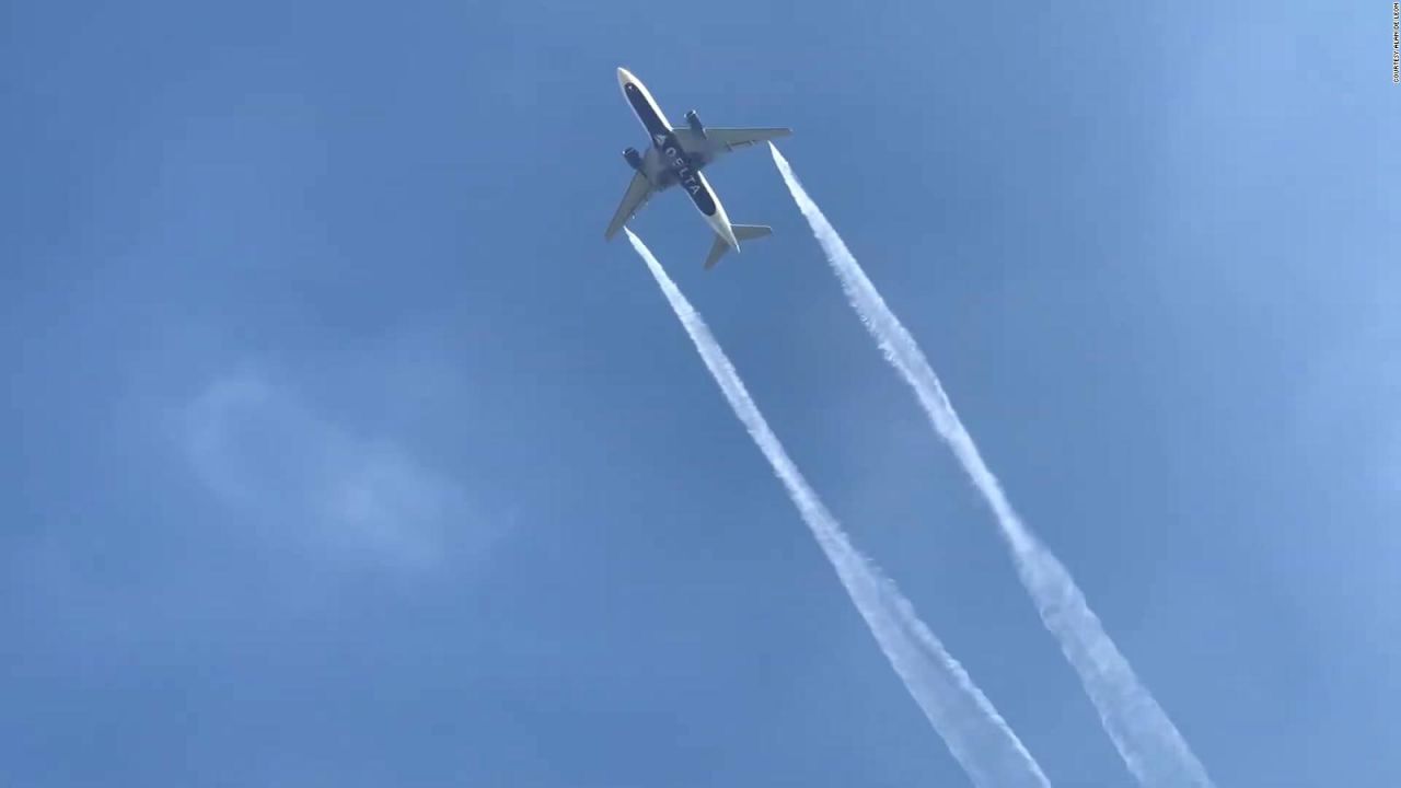 CNNE 759295 - avion derrama combustible sobre escuelas y deja 60 heridos