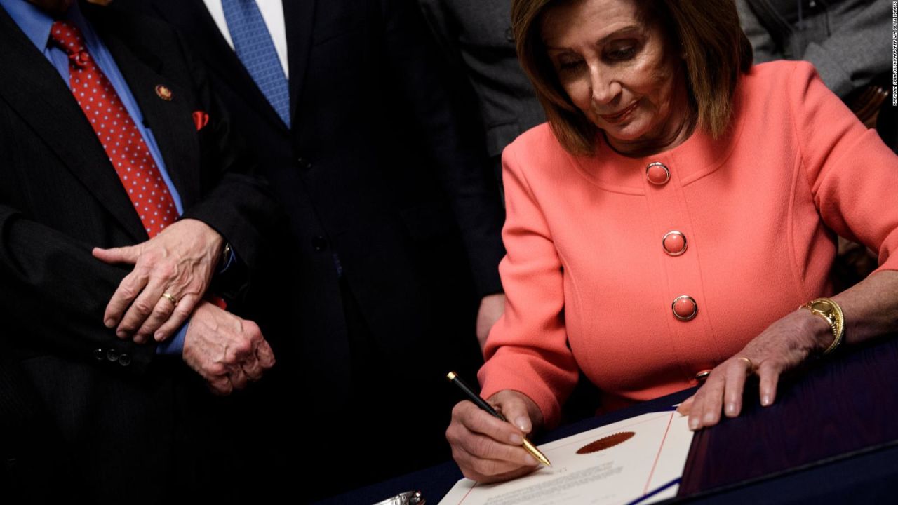 CNNE 759685 - juicio politico a trump- ¿por que pelosi uso tantos boligrafos?