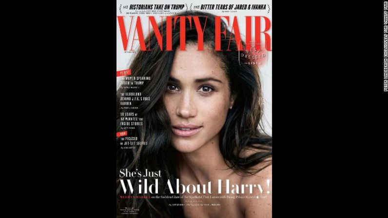 Markle aparece en la portada de Vanity Fair en septiembre de 2017. En una entrevista, Markle habló por primera vez públicamente sobre su relación con el príncipe Enrique. Peter Lindbergh para Vanity Fair