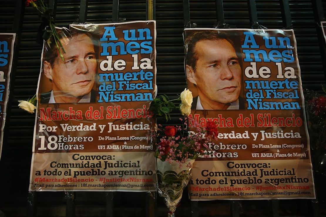 Un minuto de silencio en las protetas a un mes del aniversario del asesinato de Alberto Nisman en Buenos Aires, Argentina, el 18 de febrero de 2015.