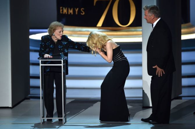 En septiembre de 2018, Betty White, estuvo en el escenario de la edición 70 de los Premios Emmy, junto a Kate McKinnon y Alec Baldwin, en el Microsoft Theatre en Los Angeles, California.
