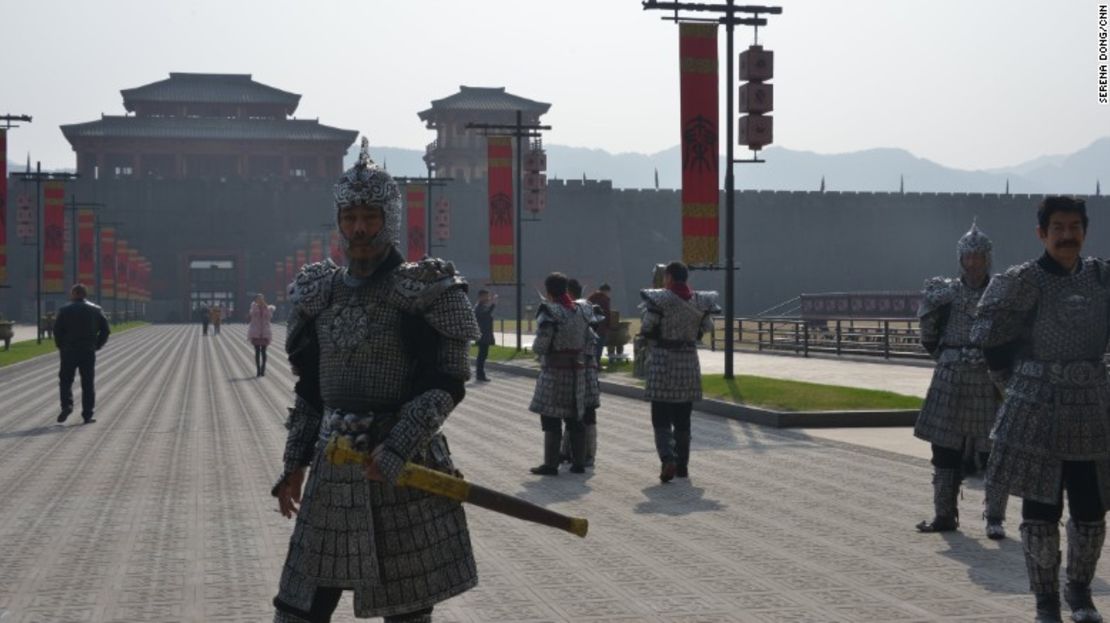 Un actor en un set de una dinastía Qing en el sitio más grande de producción cinematográfica de China, el 29 de diciembre de 2015.