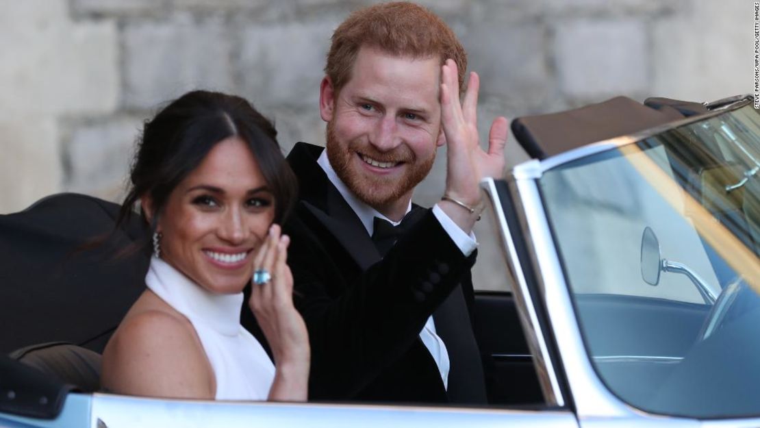 Enrique y Meghan abandonan el Castillo de Windsor después de su boda.