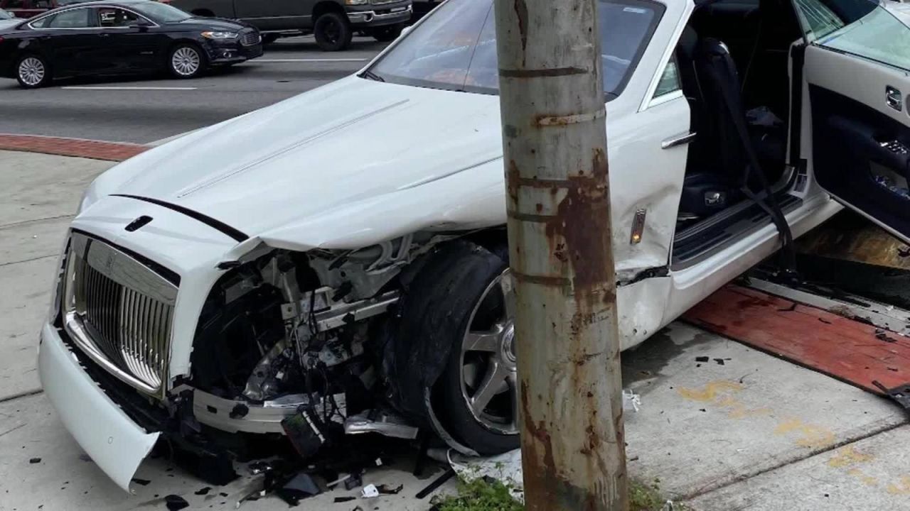 CNNE 762804 - jugador de atlanta hawks gravemente herido en accidente