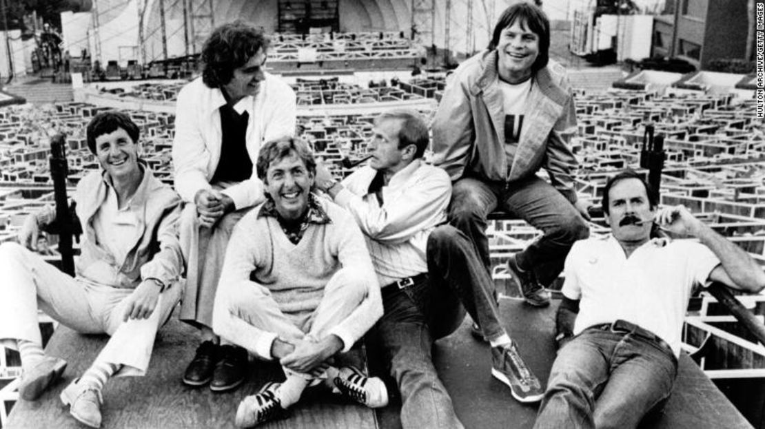 Jones, segundo a la izquierda, con el resto de los Monty Python en 1982.