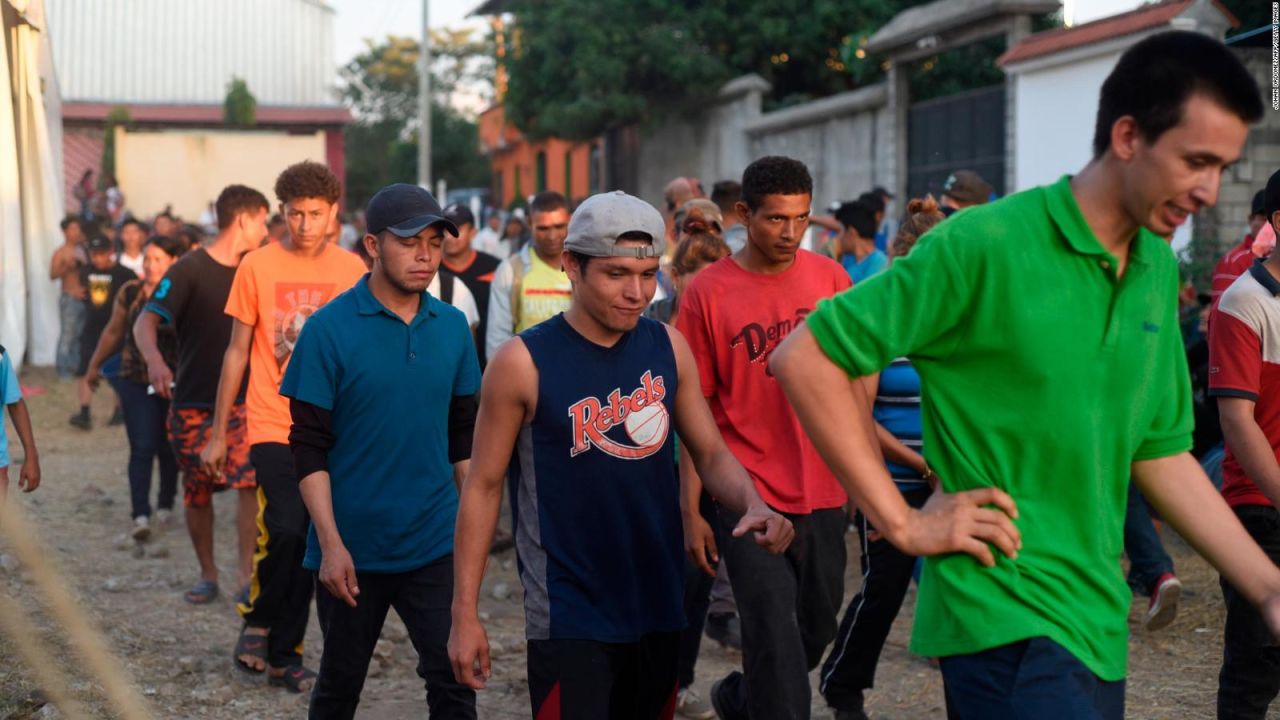 CNNE 763868 - migrantes hondurenos intentaran de nuevo entrar a mexico