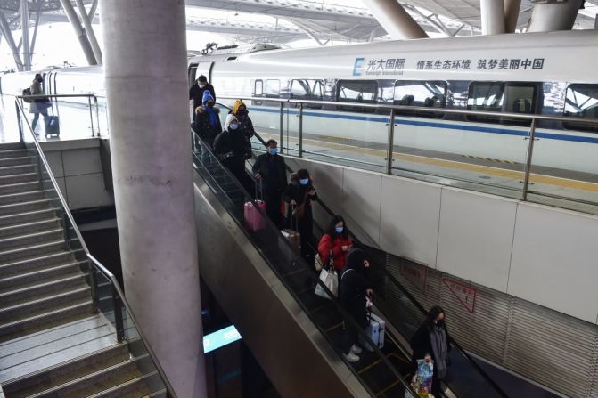 Además de las redes ferroviarias convencionales, Wuhan es una de las paradas en dos de las principales líneas ferroviarias de alta velocidad. HECTOR RETAMAL/AFP via Getty Images