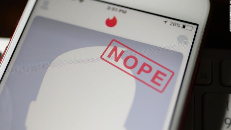 Tinder agrega un botón de pánico para las citas que salen mal | cnn