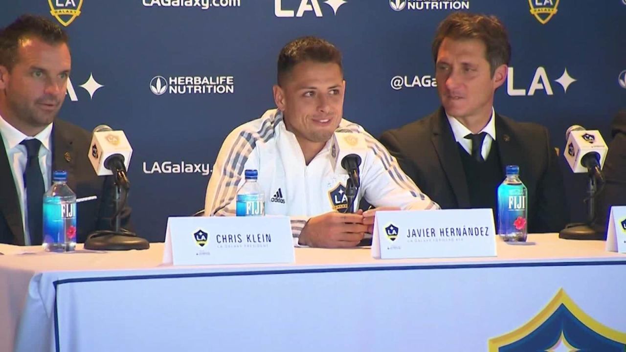 CNNE 764369 - la presentacion del "chicharito"