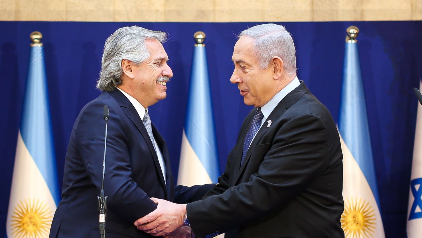 Alberto Fernández junto con Benjamín Netanyahu.