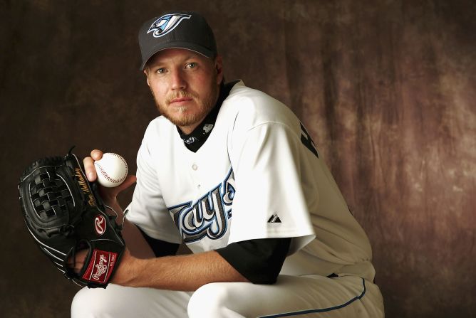 El lanzador Roy Halladay, quien ganó dos premios Cy Young y más de 200 juegos de Grandes Ligas durante una carrera estelar, murió en un accidente aéreo en la costa de Florida el 7 de noviembre de 2017. Crédito: Andy Lyons/Getty Images