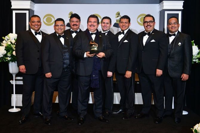 El grupo de mariachi Los Camperos se llevó el Grammy a mejor álbum regional mexicano (incluyendo tejano) con "De ayer para siempre".