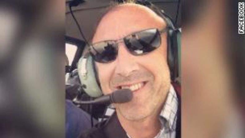 El piloto del helicóptero, Ara Zobayan, también murió en el accidente.