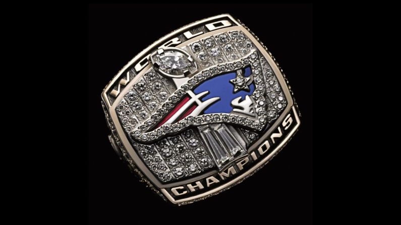 Super Bowl XXXVI: New England Patriots.