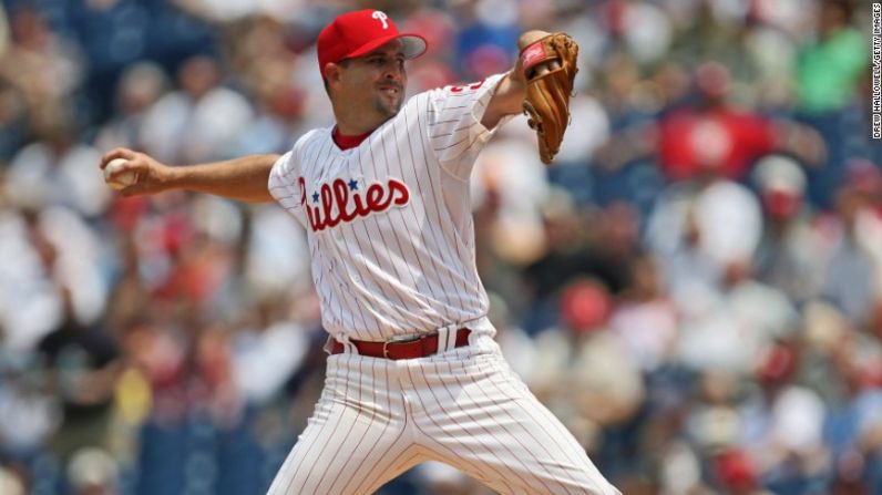 El lanzador de los Yankees de Nueva York Cory Lidle murió en octubre de 2006 cuando su avión se estrelló contra un edificio de apartamentos de gran altura en Nueva York. Tenía 34 años. El cuatro plazas de Lidle despegó del Aeropuerto Regional de Teterboro en Nueva Jersey alrededor de las 2:30 p.m. y estaba en el radar mientras rodeaba la Estatua de la Libertad y se dirigía hacia el norte por el East River, según el alcalde de Nueva York, Michael Bloomberg.