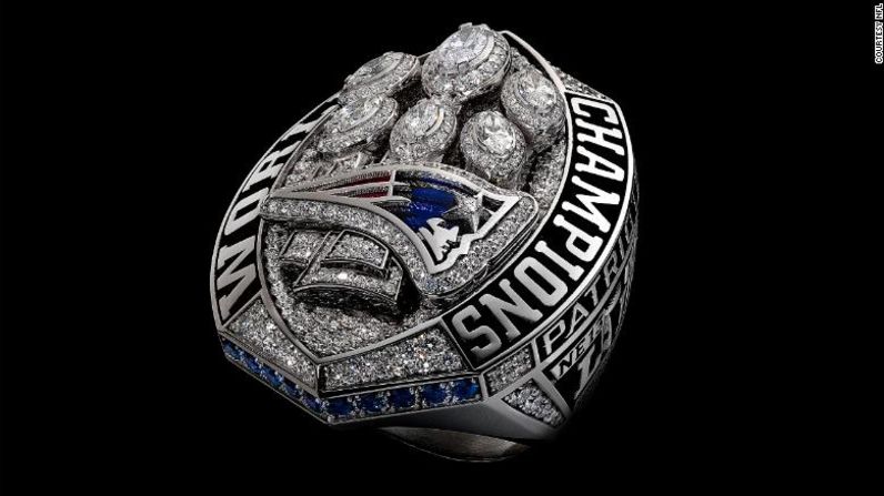 Los New England Patriots recibieron este anillo por ganar el Super Bowl el año pasado. Se han hecho anillos para todos los campeones de la NFL desde el primer Super Bowl en 1967.