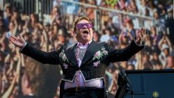 CNNE 769726 - la lluvia obliga a elton john a cancelar un concierto