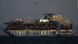 CNNE 770434 - un crucero esta en cuarentena en la costa de japon