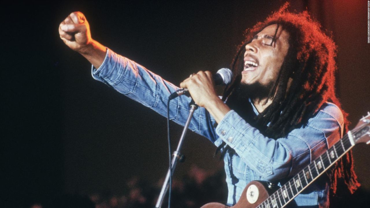 CNNE 771907 - el video de "redemption song" en homenaje a bob marley